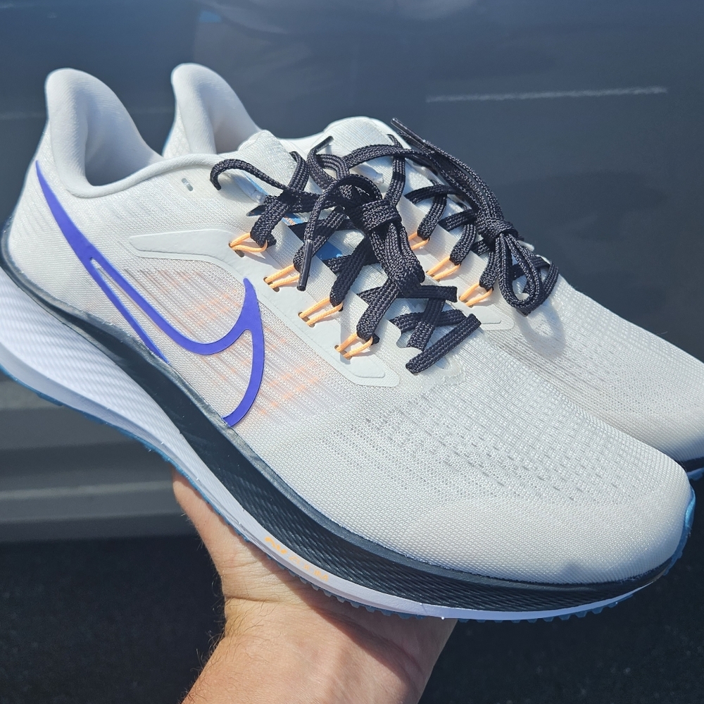 New women's Nike zoom pegasus 39.